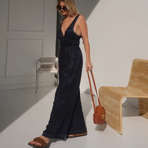 Brand New SANCIA THE ODA V-NECK JUMPSUIT - Picture 4 of 11